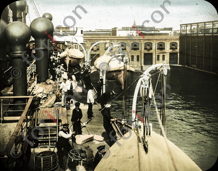 Übung von Rettungsmanövers | Exercise of rescue maneuvers - Foto simon-titanic-196-067-fb.jpg | foticon.de - Bilddatenbank für Motive aus Geschichte und Kultur